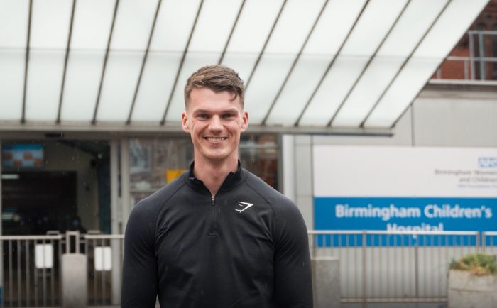 Ben Francis, fondateur de Gymshark. Il est dans la salle de gym de  l'entreprise à leurs sièges sociaux à Solihull, West Midlands, Royaume-Uni  Photo Stock - Alamy